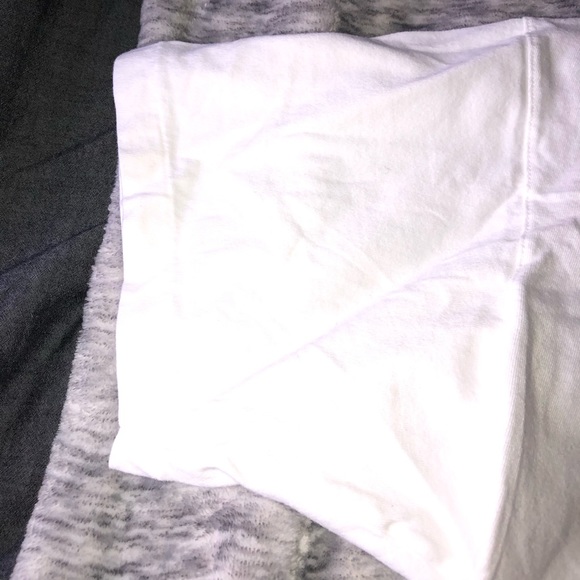 Thrifted Sydney Opera House Graphic Tee - Picture 2 of 5